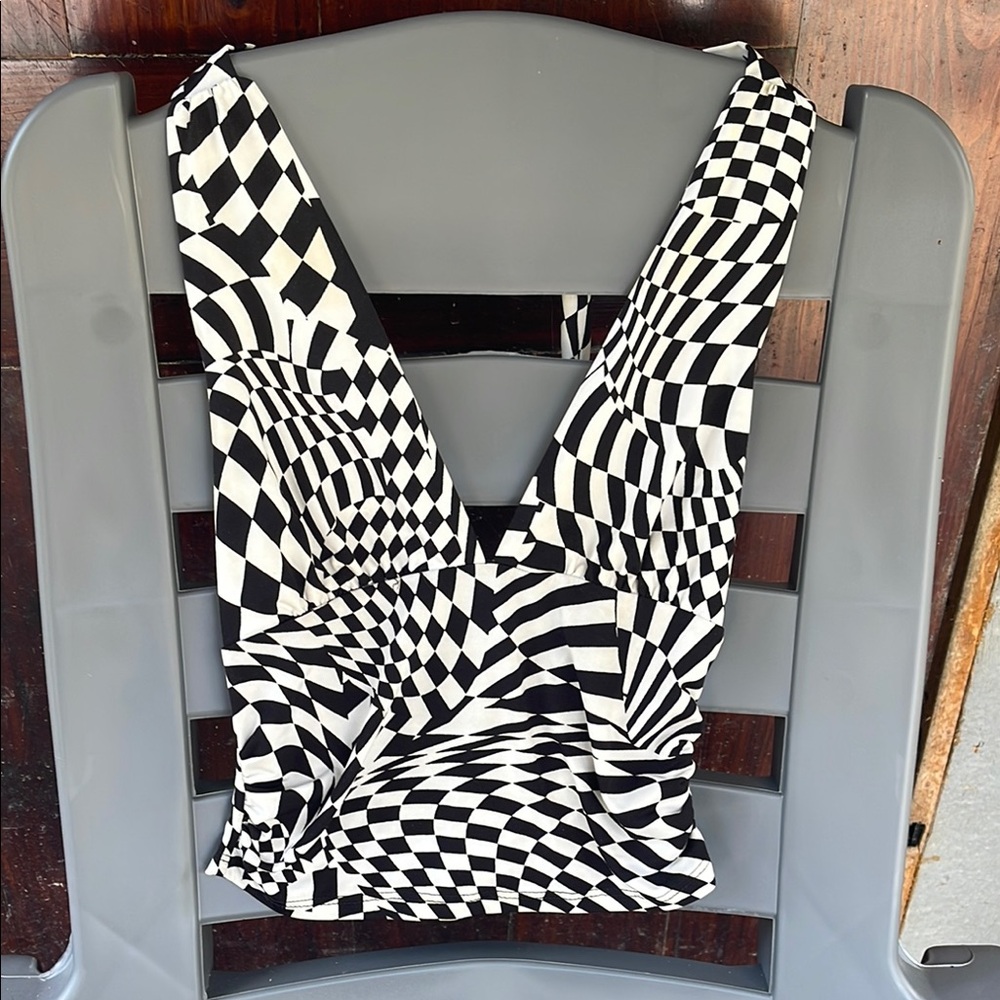 Persaya Black and White Crop Top